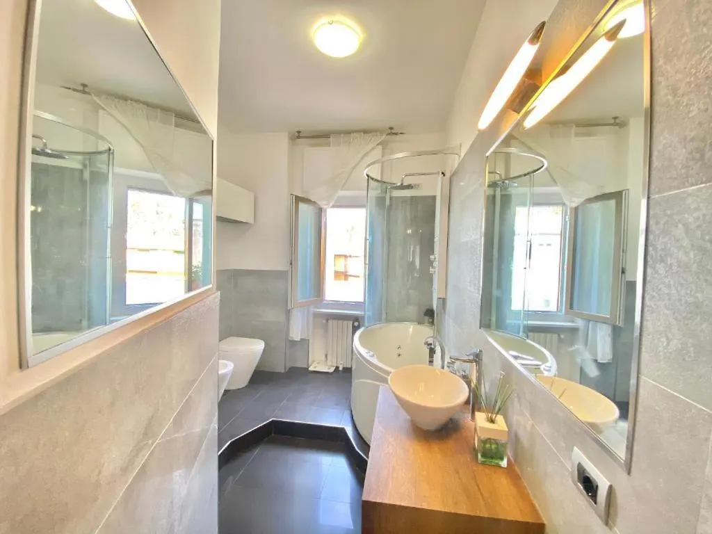 Milano Bocconi Home 0*, Milaan
